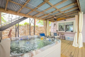 Bain à remous intérieur