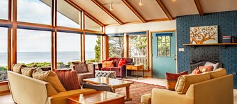 Hot Tub, Dog Friendly & Game Room in Large Ocean Front Home!