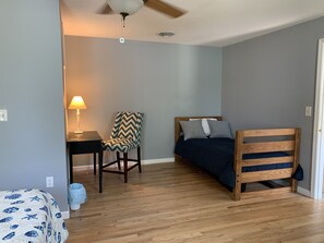 3 Schlafzimmer, Schreibtisch, Bügeleisen/Bügelbrett, kostenloses WLAN