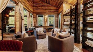 4 bedrooms, desk, iron/ironing board, travel crib