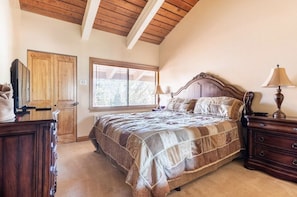 2 bedrooms, travel cot, WiFi, bed sheets - Nice condo in a resort like complex with Mtn views, pool and tennis! (Mammoth Lakes)