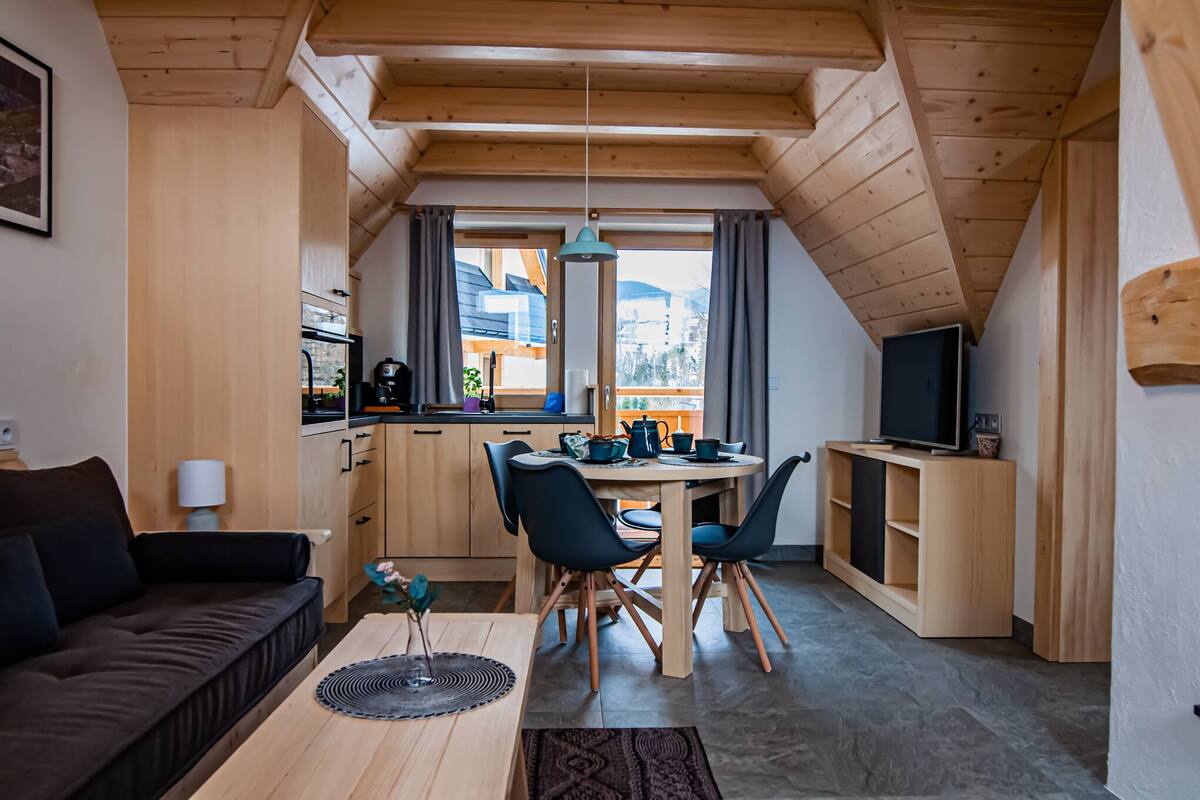 Flachbildfernseher, Kamin, Fußbodenheizung