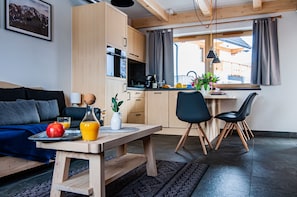 Flachbildfernseher, Kamin, Fußbodenheizung