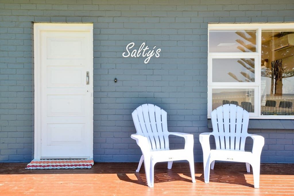 Salty’s| 4BRM | Beachfront | WIFI| Pet Friendly