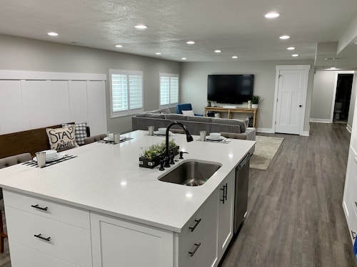 Location, comfort and cleanliness.<br>Whole basement 1600-plus square feet. 