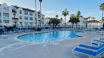 Piscina externa, piscina aquecida