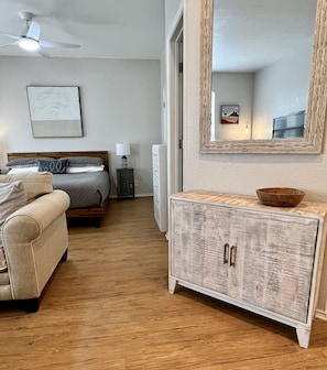 Fer et planche à repasser, Wi-Fi gratuit, draps fournis