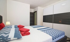 3 bedrooms, free WiFi, bed sheets