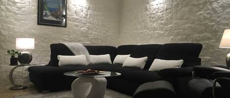 Fernseher, Kamin, Smart Speakers