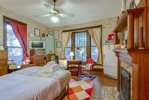 1 quarto, escrivaninha, ferros/tábuas de passar roupa, Wi-Fi