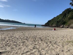 Beach nearby, beach towels - Sunny, modern house Waiheke Island (Auckland)