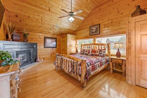 4 bedrooms, desk, iron/ironing board, free WiFi