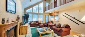 4BR golf course retreat in McCall with fireplace, patio, and room for 14.