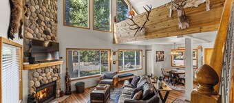 Longhorn Hideaway: Pet Friendly, Hot tub, Near Ponderosa Park, Quiet Wooded Neighborhood