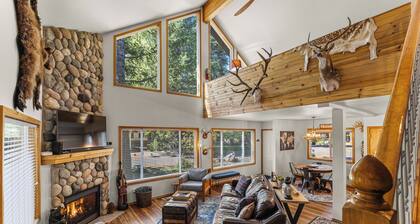 Longhorn Hideaway: Pet Friendly, Hot tub, Near Ponderosa Park, Quiet Wooded Neighborhood