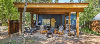 Longhorn Hideaway: Pet Friendly, Hot tub, Near Ponderosa Park, Quiet Wooded Neighborhood