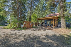 Exterior - Longhorn Hideaway: Pet Friendly, Hot tub, Near Ponderosa Park, Quiet Wooded Neighborhood (McCall)