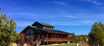 Broken Ridge Ranch - Massive home, sleeps 34 guests w/hot tub, game room, air conditioning
