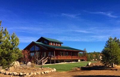 Broken Ridge Ranch - Massive home, sleeps 34 guests w/hot tub, game room, air conditioning