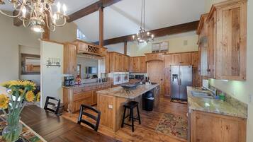 Frigorífic, microones, forn i placa de cuina