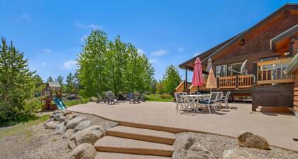 Broken Ridge Ranch - Massive home, sleeps 34 guests w/hot tub, game room, air conditioning