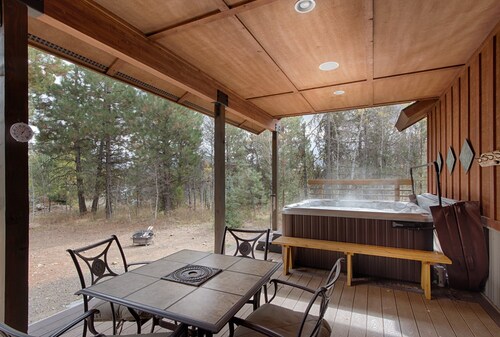 TJ's Mountain Haus: Hot Tub, Air Conditioning, Pet Friendly