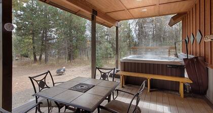 TJ's Mountain Haus: Hot Tub, Air Conditioning, Pet Friendly