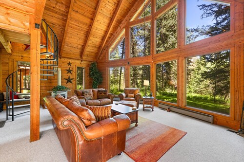 Bear Lodge - Hot Tub - Forested Setting - Pet Friendly