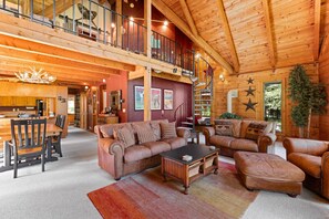 TV, fireplace, DVD player, table football - Bear Lodge - Hot Tub - Forested Setting - Pet Friendly (McCall)