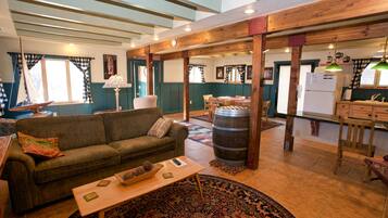 TV, DVD player, books, stereo