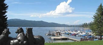 Cottage Inn - Heart of Downtown McCall - Sleeps 4 - Walk to Restaurants - Lake and Beach