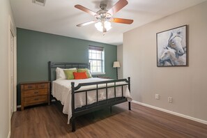 2 bedrooms, in-room safe, iron/ironing board, free WiFi