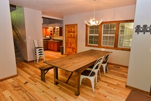 Dining - Peace in the Pines: Woodland Oasis in Spring Mountain Ranch, Private Hot Tub (McCall)