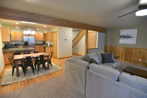 Mountain Therapy: A/C, Pet Friendly, Walk to Davis Beach and Ponderosa Park