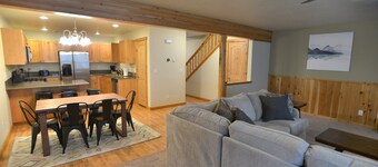 Mountain Therapy: A/C, Pet Friendly, Walk to Davis Beach and Ponderosa Park