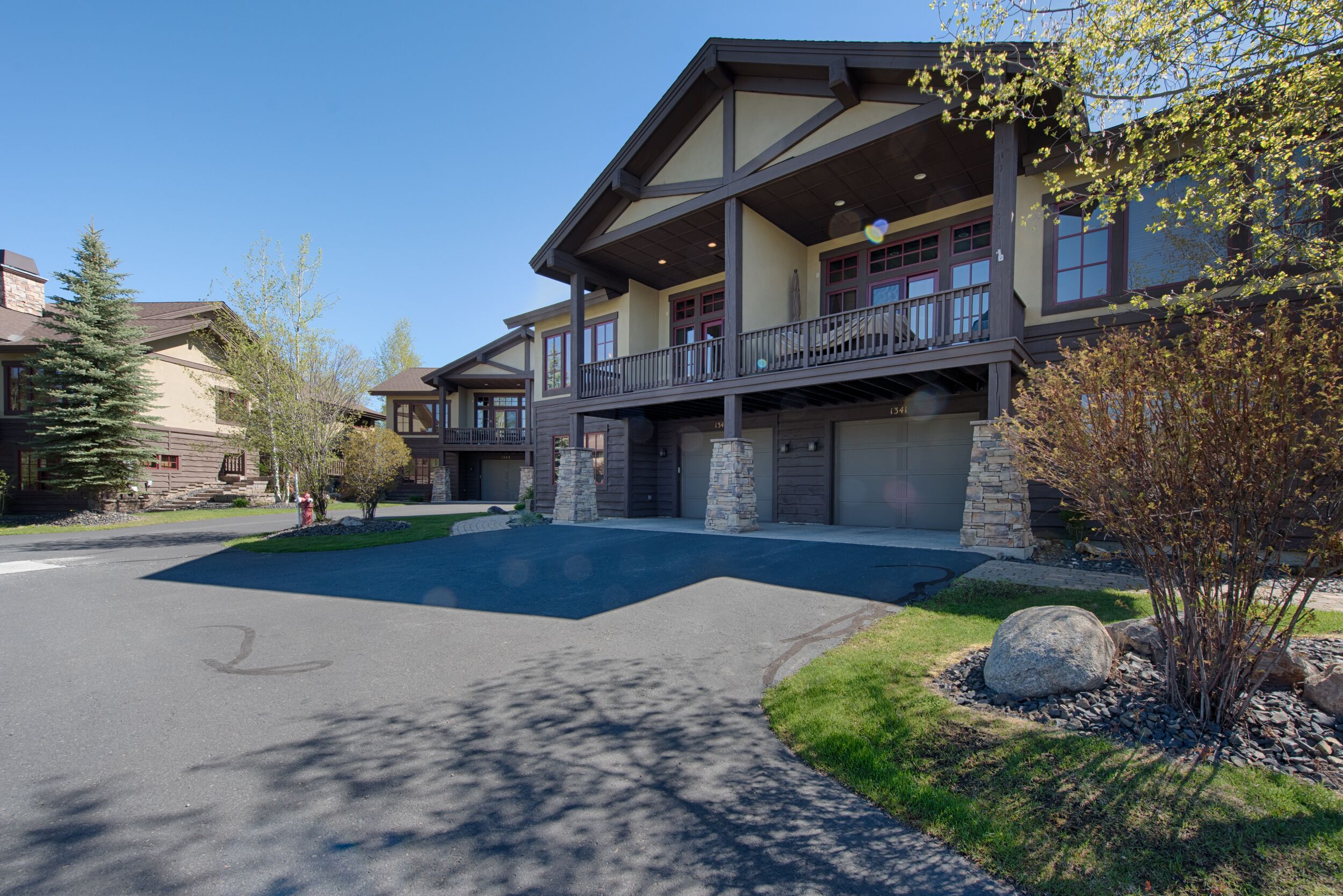 Greystone on Payette Lake - Air Conditioning - 1 Block from Marina - Propane Fireplace
