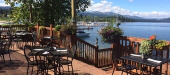 Downtown Lakeview Villa Townhome: Walk to Lake and Downtown, Lakeview Balcony