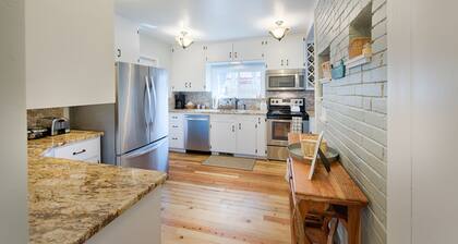 Park Street Cottage: Pet friendly w/ fire pit and hot tub, downtown, walk to Lake