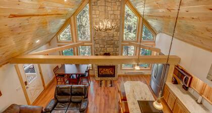 Carlson Cabin - Payette River Views and Access - Fishing - Private Wooded Setting - Pet Friendly