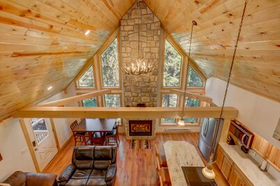 Carlson Cabin - Payette River Views and Access - Fishing - Private Wooded Setting - Pet Friendly