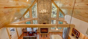 Carlson Cabin - Payette River Views and Access - Fishing - Private Wooded Setting - Pet Friendly