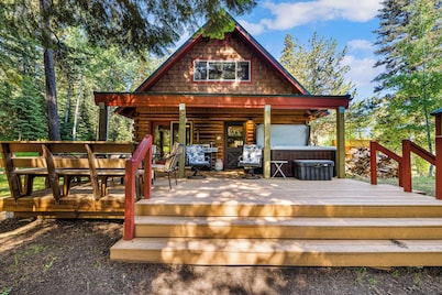 Mountain Joy - Pet Friendly - Hot Tub - River access - Trail system - Yard games - Canoe