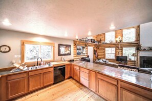 雪櫃、微波爐、焗爐、爐具