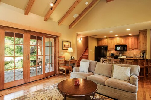 CW 87 - Tamarack Resort - Private hot tub - Ski in ski out - Views