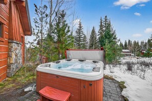Bañera de hidromasaje al aire libre