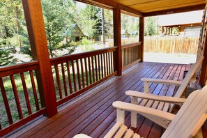 Terrace/patio - Hubbard Cabin in McCall - near Payette Lake, private hot tub, quiet (McCall)