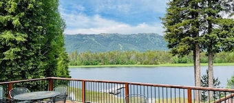 Lakefront Escape - on Lake Cascade w/dock and amazing views