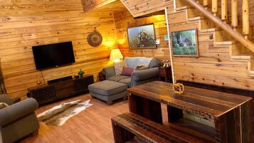 Una Smart TV, una chimenea