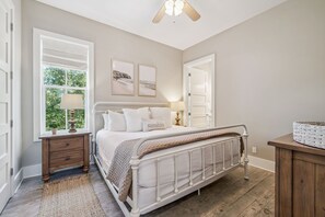 4 habitaciones, tabla de planchar con plancha, wifi y ropa de cama