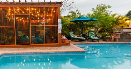 The Luxury Poolhouse, Casa 2 at Casa de Shelley Corozal, Belize